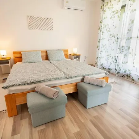 Lake27apartman Apartman *